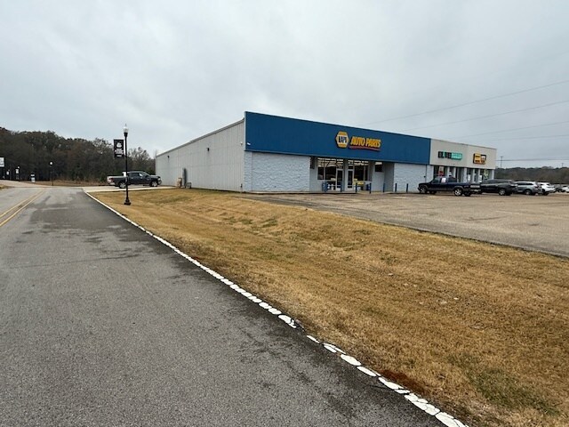 More Photos Of 214 W Bankhead St, New Albany Freestanding For Sale