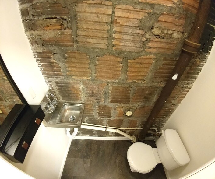 More Photos Of 304 Newark Ave, Jersey City Storefront Retail Office For Lease