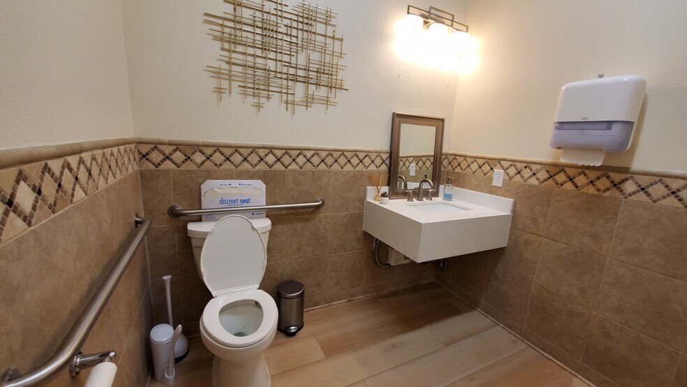 More Photos Of 18205 N 51st Ave, Glendale Medical For Lease