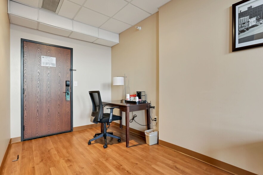 More Photos Of 301 Broadway, Lorain Hotel For Sale