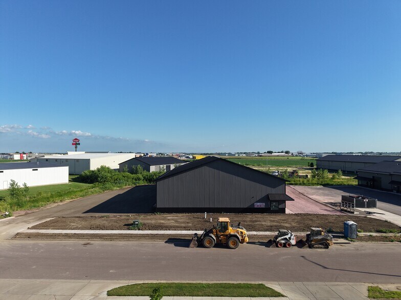 More Photos Of 2017 Industrial St, Tea Industrial For Lease