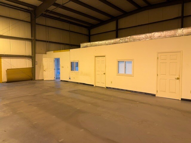 More Photos Of 160 Stover Dr, Carlisle Industrial For Lease