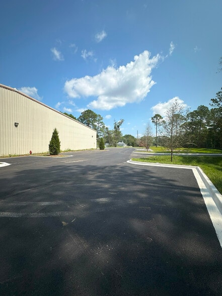 Primary Photo Of 7660 Gainesville Ave, Jacksonville Warehouse For Sale