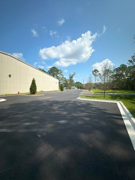 Primary Photo Of 7660 Gainesville Ave, Jacksonville Warehouse For Lease