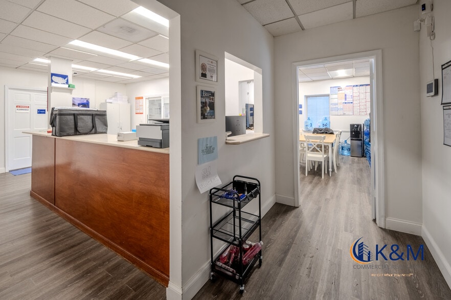 More Photos Of 4609 Pinecrest Office Park Dr, Alexandria Medical For Sale
