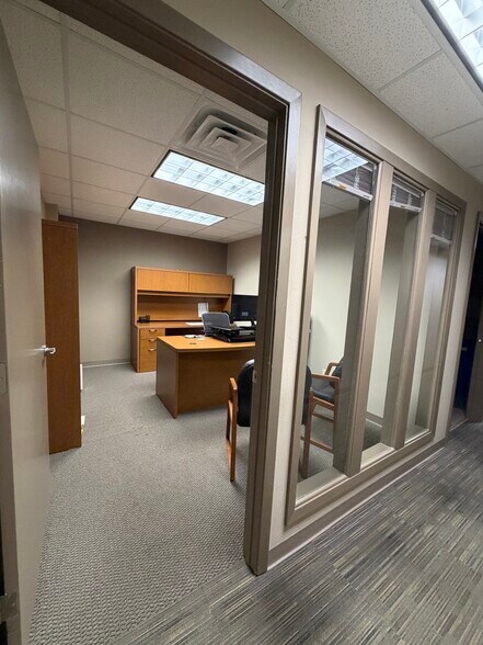More Photos Of 1018 Central Ave, Metairie Coworking Space