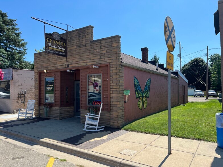 More Photos Of 205 W Main St, Durand Freestanding For Sale