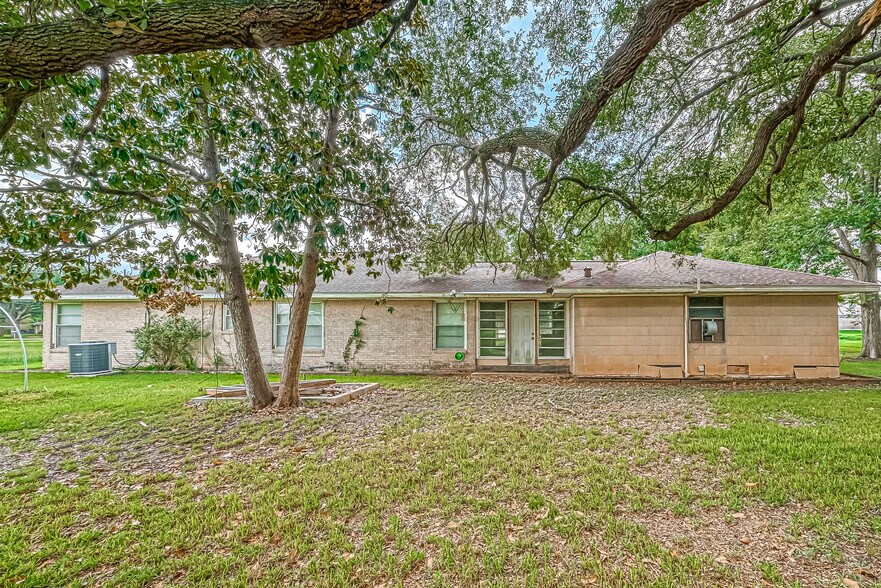More Photos Of 8713 Wayfarer Ln, Houston Loft Creative Space For Sale