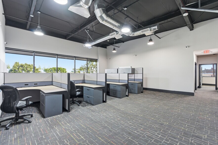 More Photos Of 9410 Topanga Canyon Blvd, Chatsworth Office For Lease