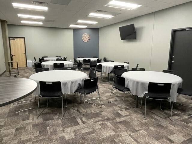 More Photos Of 17565 Central Ave NE, Ham Lake General Retail For Lease