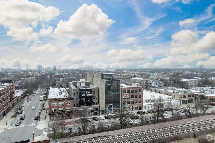More Photos Of 4545 N Ravenswood Ave, Chicago Office For Sale