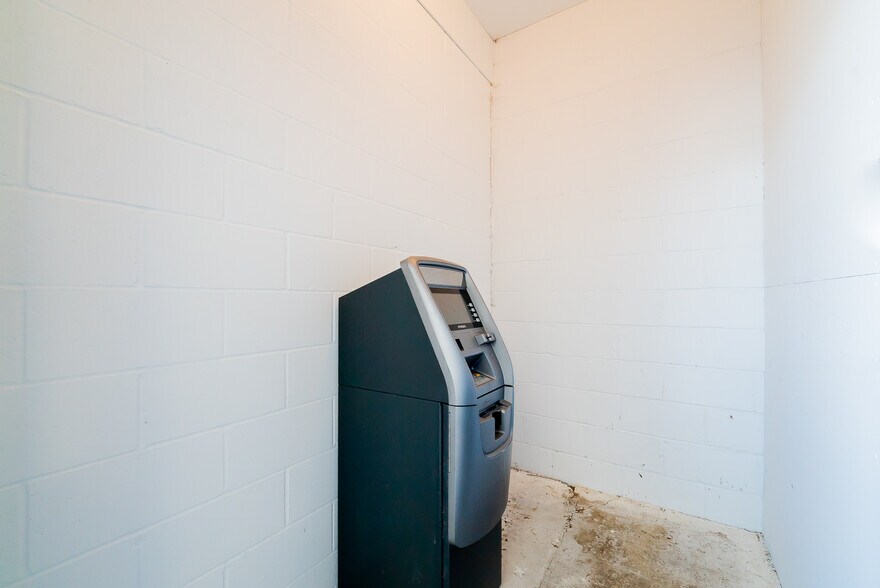 More Photos Of 111 Terminal Av, Nanaimo General Retail For Sale