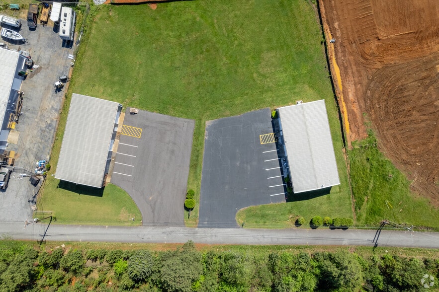 More Photos Of 410 Westbrook Ct, Spartanburg Unknown For Lease