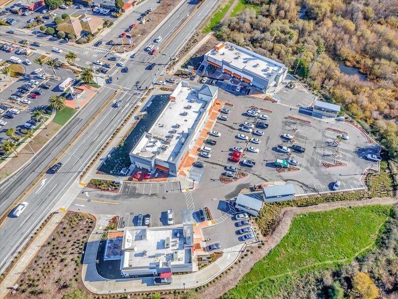 More Photos Of 999 Main St, Watsonville Unknown For Lease