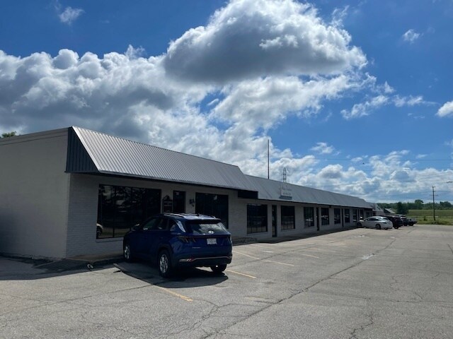 Primary Photo Of 215 E Franklin St, Tupelo Storefront For Lease