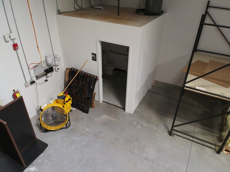 More Photos Of 18 Haypress Rd, Cranbury Warehouse For Lease