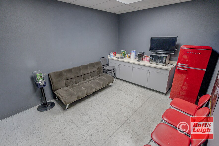 More Photos Of 1883 S Chelton Rd, Colorado Springs Freestanding For Sale