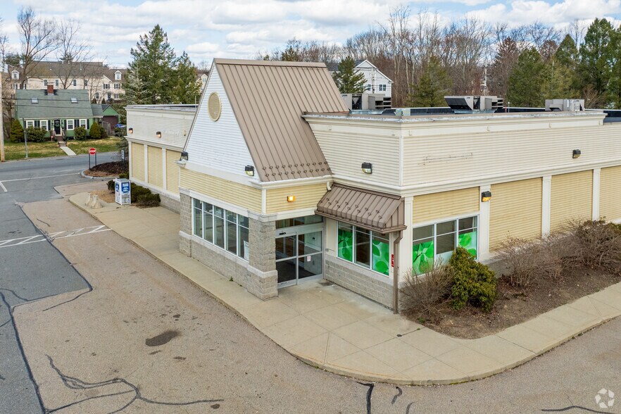 More Photos Of 175 Dean St, Taunton Drugstore For Lease