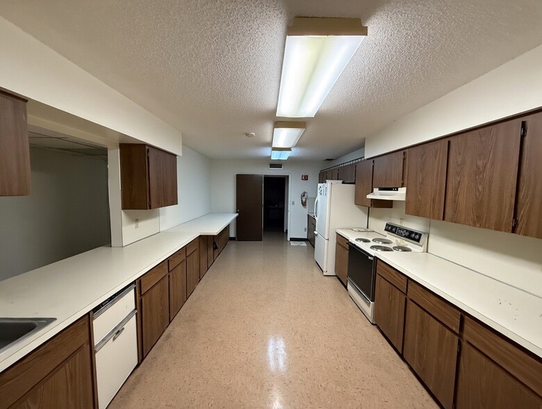 More Photos Of 12625 40th St N, Clearwater Warehouse For Lease