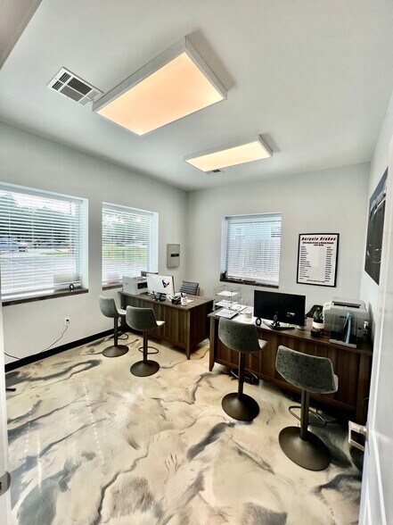 More Photos Of 1308 N Frazier St, Conroe Service For Sale