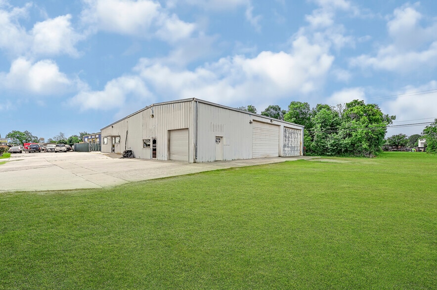 More Photos Of 1517 Spencer Highway, La Porte Auto Repair For Sale