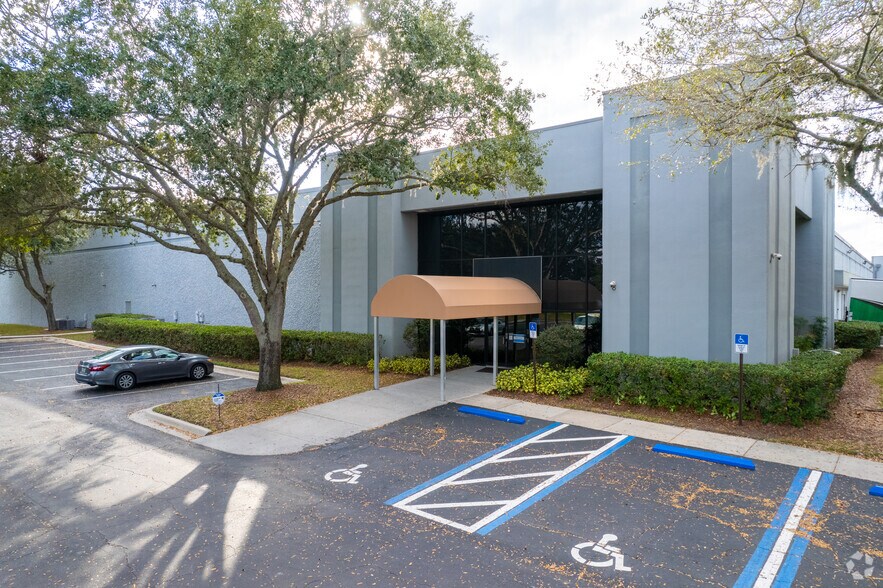 More Photos Of 1700 Tradeport Dr, Orlando Warehouse For Lease