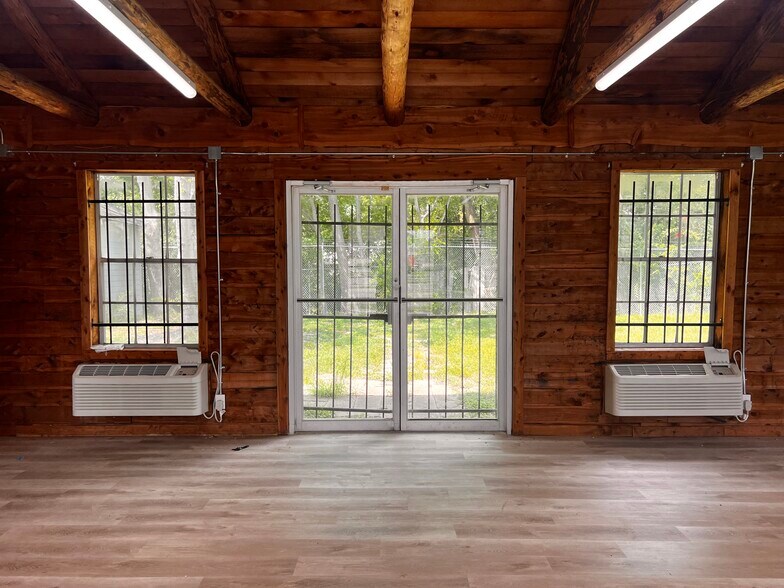 More Photos Of 11950 Alief Clodine Rd, Houston Light Distribution For Lease