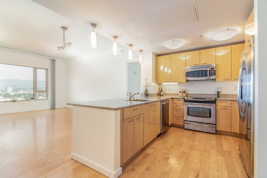 More Photos Of 100 Grand Ave, Oakland Apartments For Lease