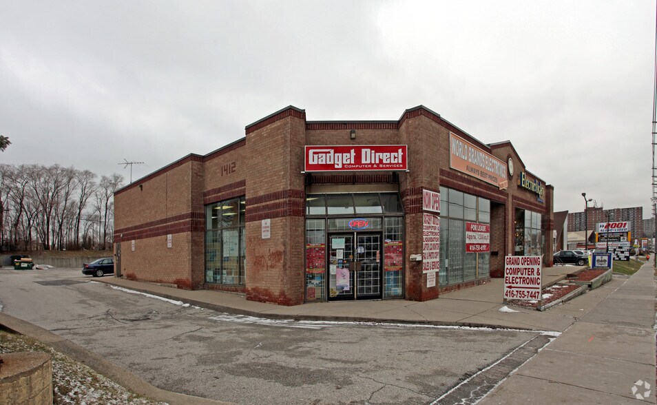 More Photos Of 1412 Kennedy Rd, Toronto Freestanding For Lease
