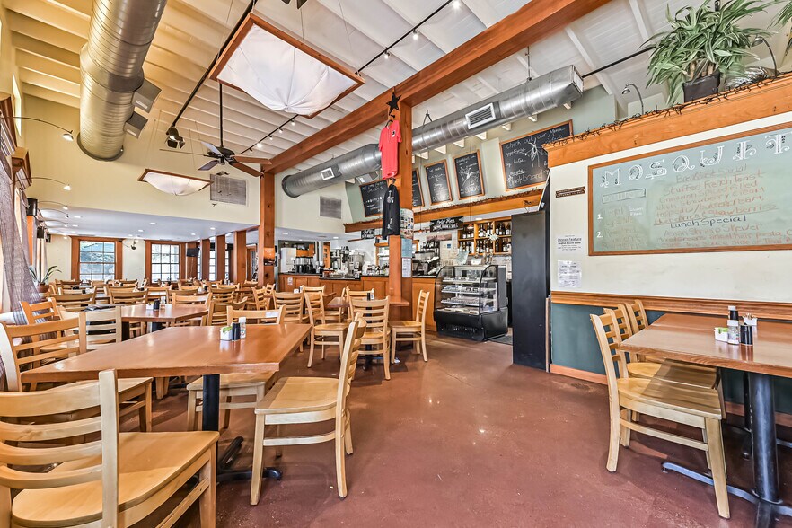 More Photos Of 628 14th St, Galveston General Retail For Sale