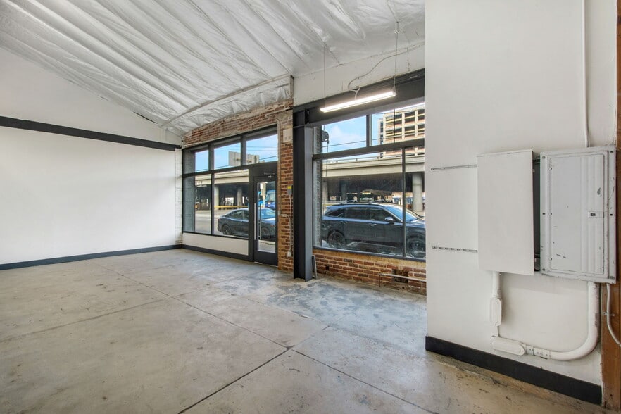 More Photos Of 236 W 18th St, Los Angeles Warehouse For Sale