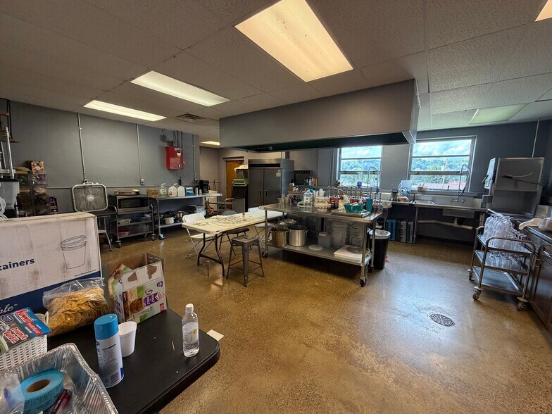 More Photos Of 516 Adams St, Mason Flex For Sale