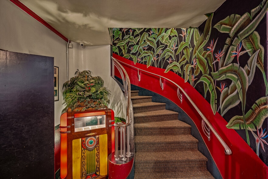 More Photos Of 143 SE H St, Grants Pass Theater Concert Hall For Sale