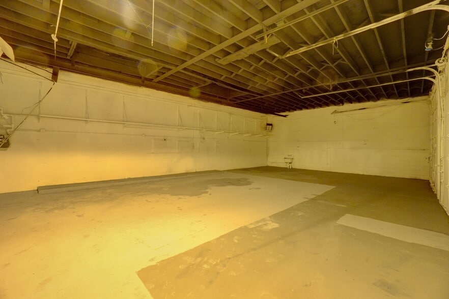 More Photos Of 10301 Whittier Ave, Detroit Auto Repair For Sale