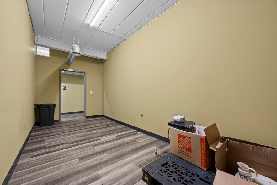 More Photos Of 755 N Snelling Ave N, Saint Paul Storefront For Lease