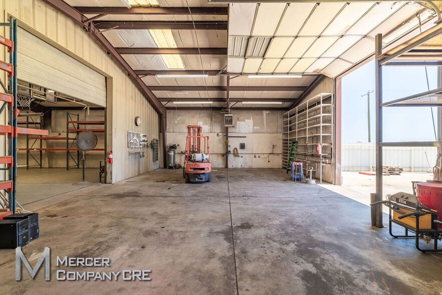 More Photos Of 10108 NW 10th St, Yukon Warehouse For Sale
