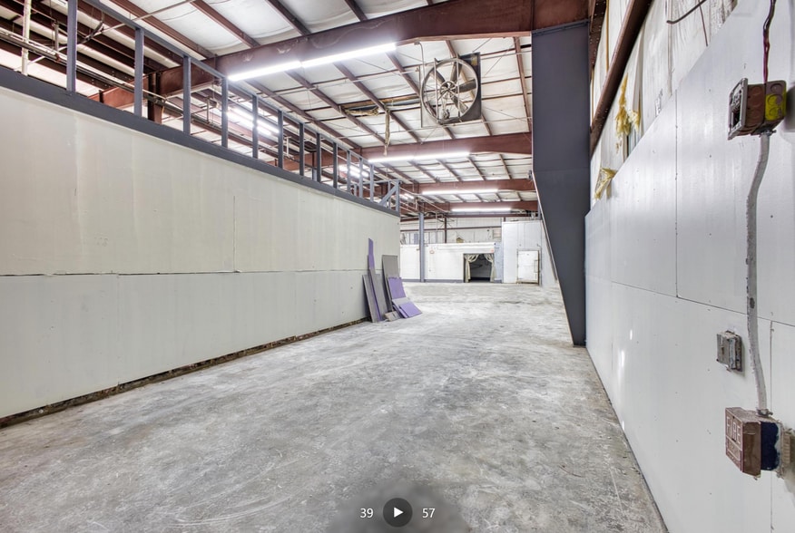 More Photos Of 13050 NW 43rd Ave, Opa Locka Warehouse For Lease