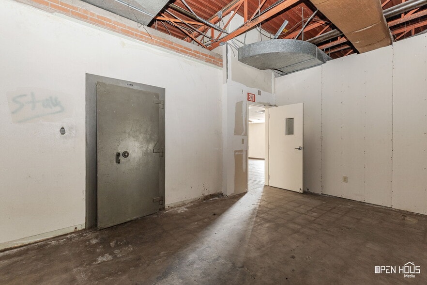 More Photos Of 2200 5th St, Wichita Falls Warehouse For Sale