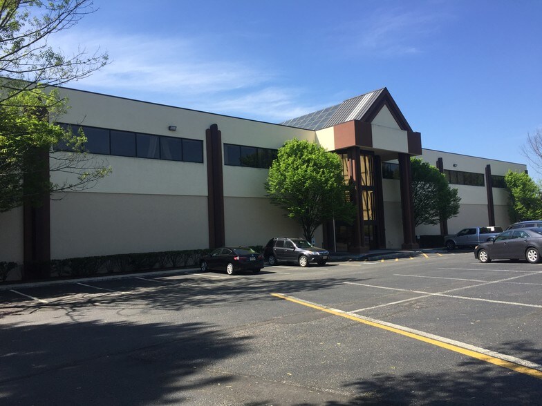 More Photos Of 151 Highway 33, Manalapan Township Office For Lease