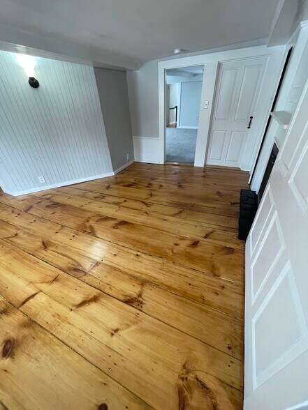 More Photos Of 3 Portsmouth Ave, Exeter General Retail For Lease