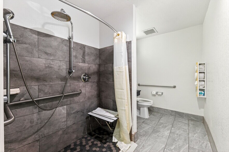 More Photos Of 1901 Broadcast St, Gastonia Hotel For Sale