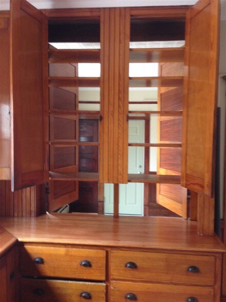 More Photos Of 42 Central St, Newport Flex For Lease