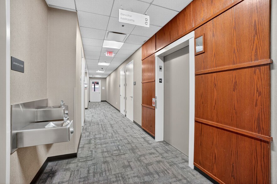 More Photos Of 1259 Rickert Dr, Naperville Medical For Lease