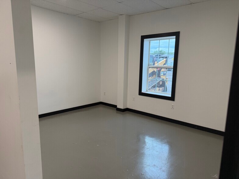 More Photos Of 551 Blythe Ave, Gallatin Freestanding For Lease