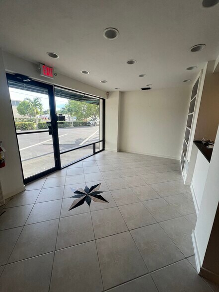 More Photos Of 3663 Arnold Ave, Naples Light Manufacturing For Lease
