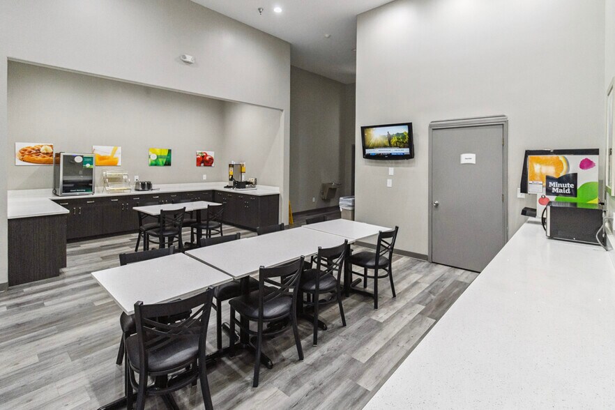 More Photos Of 17550 Northwest Fwy, Houston Hotel For Sale
