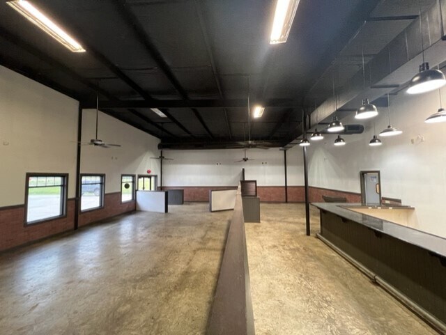 More Photos Of 8950 US-165, Sterlington Storefront For Sale