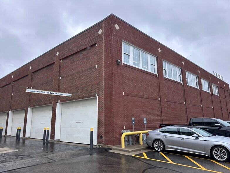 More Photos Of 601 5th St NW, Grand Rapids Medical For Lease