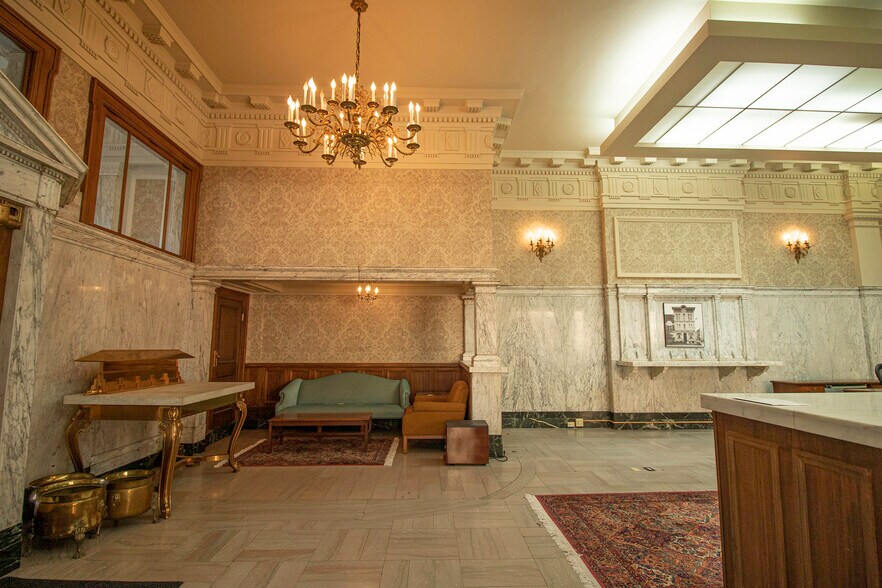 More Photos Of 301 Columbia St, Lafayette Office For Lease