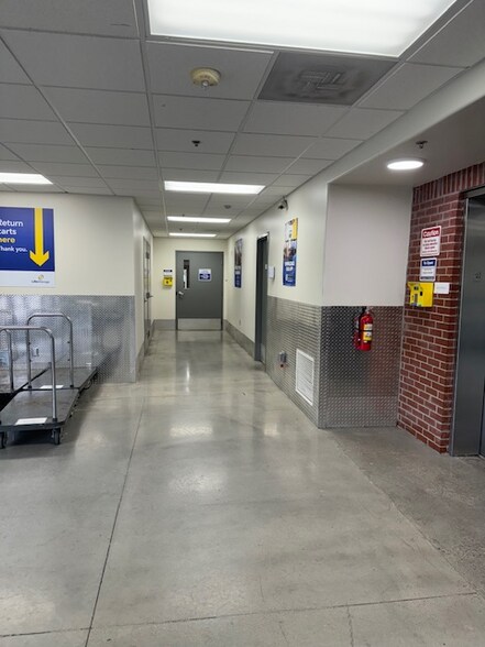 More Photos Of 1125 Roberts Blvd, Kennesaw Self Storage For Lease